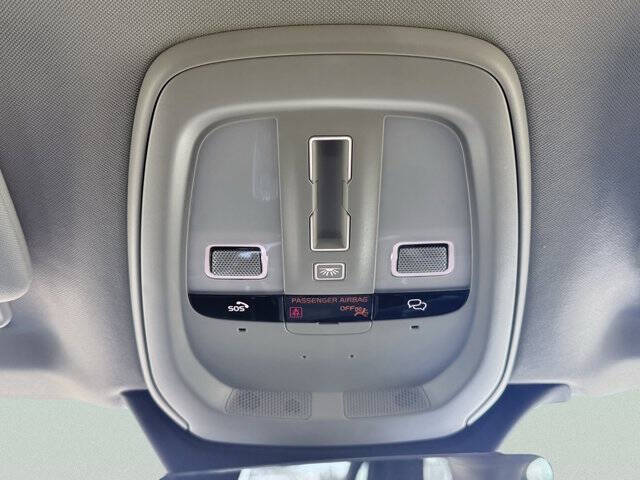 2025 Volvo XC90 T8 Ultra Bright Theme 6P