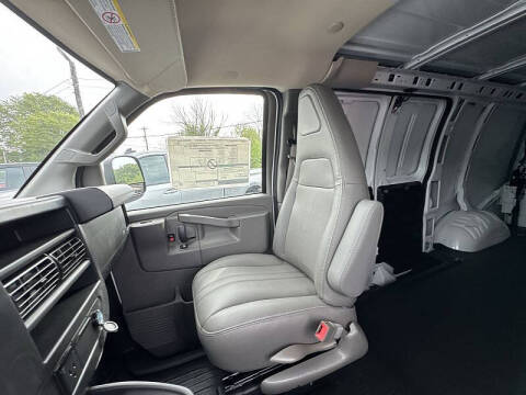 2025 Chevrolet Express 2500