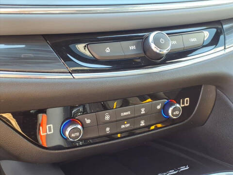 2022 Buick Enclave Essence