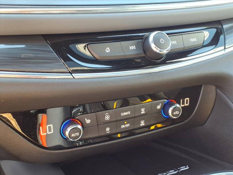 2022 Buick Enclave Essence