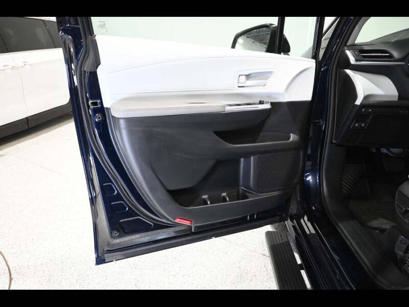2026 Toyota Sienna LE 8-Passenger