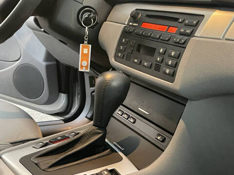 2004 BMW 3 Series 325xi