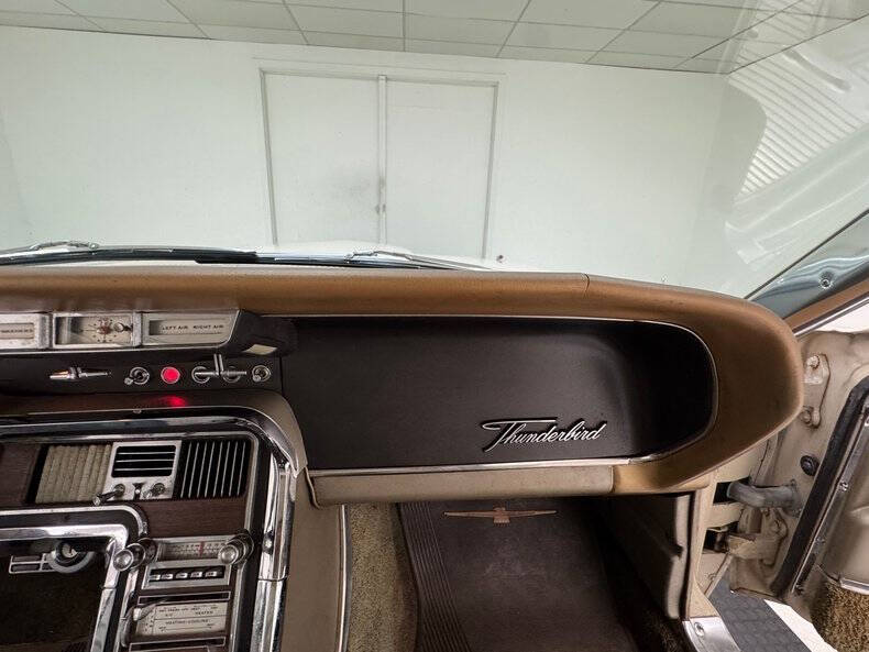1964 Ford Thunderbird