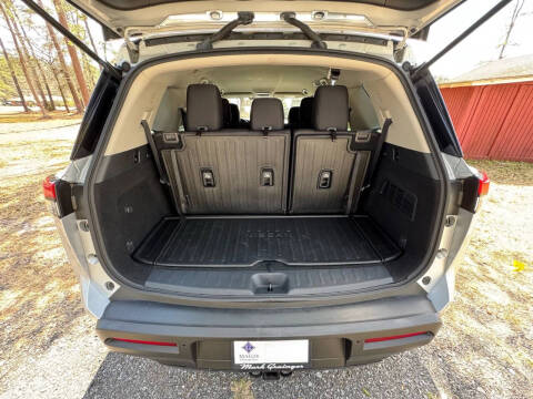 2022 Nissan Pathfinder SV