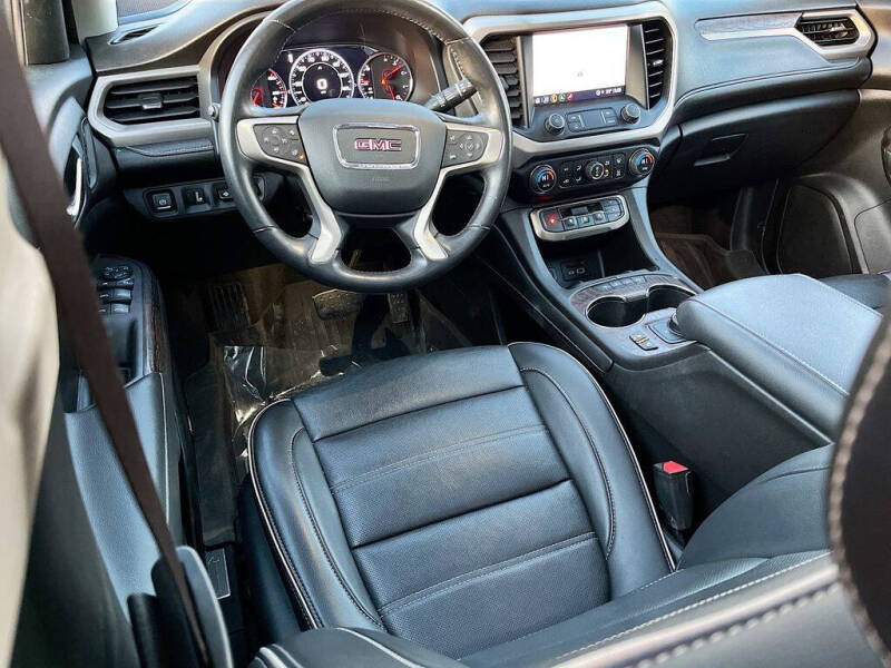2022 GMC Acadia Denali