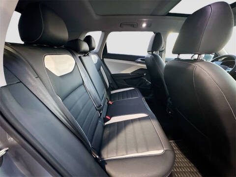 2025 Volkswagen Taos SEL 4Motion