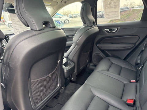 2023 Volvo XC60 B5 Plus Bright Theme