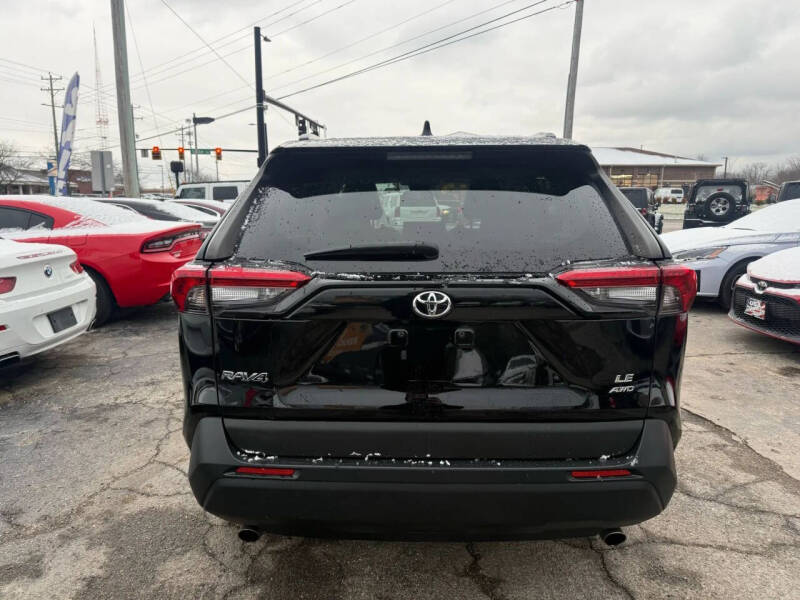 2020 Toyota RAV4 LE