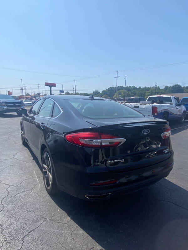 2019 Ford Fusion Titanium photo 4