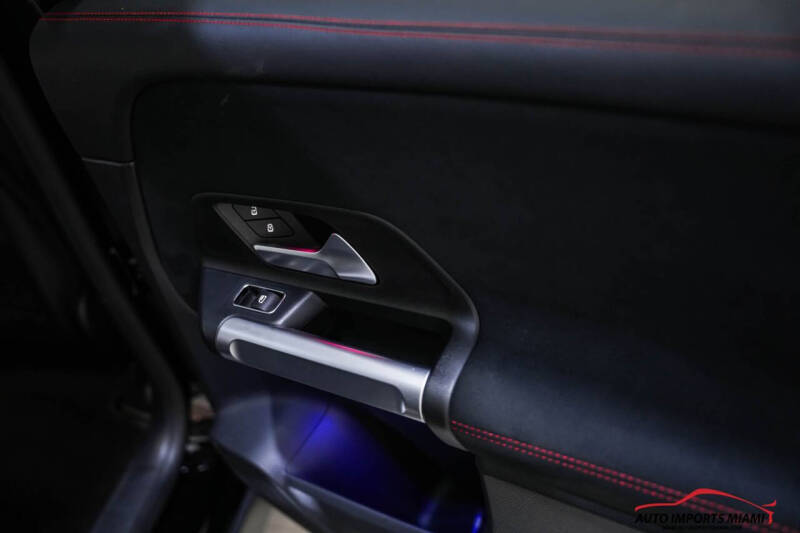 2023 Mercedes-Benz GLB GLB 250