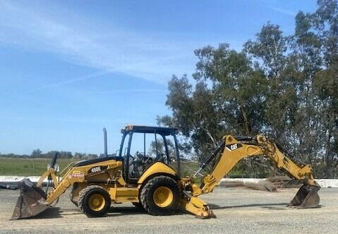 2007 Caterpillar 450E for sale at CPMTRUCKSALES.COM in Central Point OR