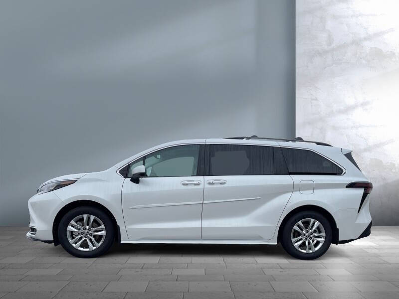 2024 Toyota Sienna XLE 7-Passenger