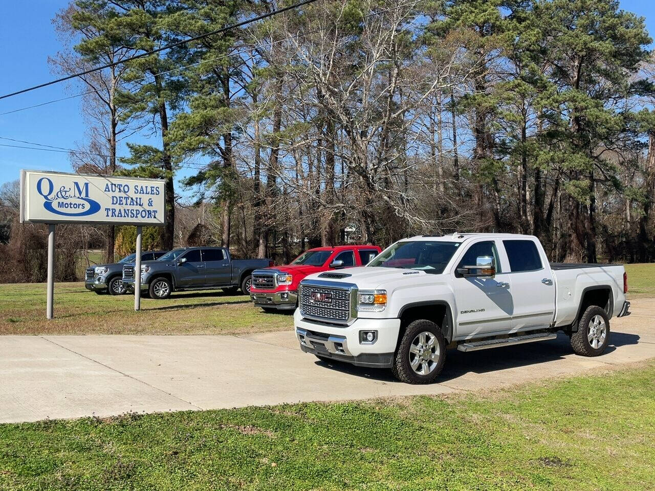 Off white 2019 GMC Sierra 2500HD Denali 4x4 Denali 4dr Crew Cab SB 1