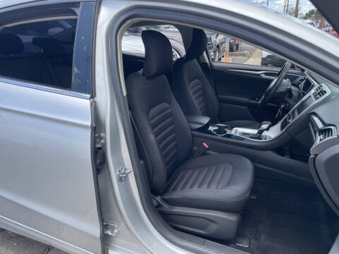 2014 Ford Fusion SE