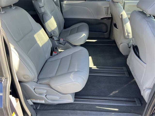 2020 Toyota Sienna XLE Premium 8-Passenger