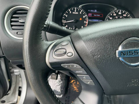 2017 Nissan Pathfinder SL