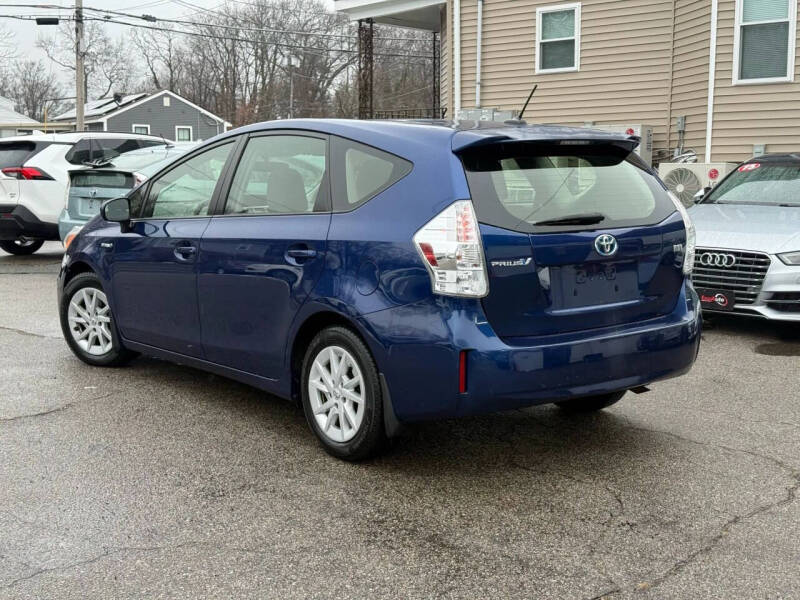 2013 Toyota Prius v Three