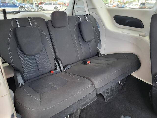 2023 Chrysler Voyager LX