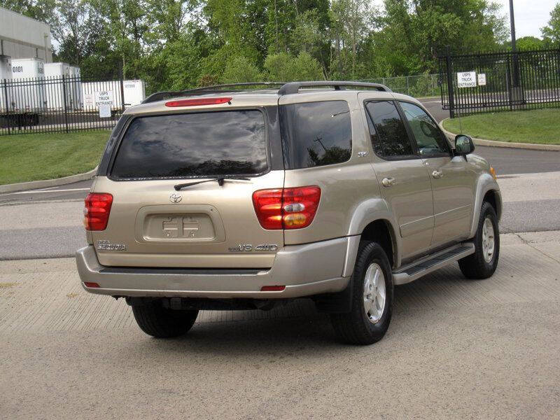 2004 Toyota Sequoia SR5