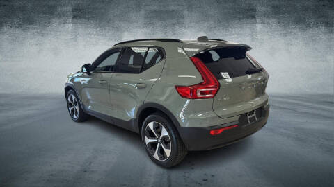 2024 Volvo XC40 B5 Core Dark Theme