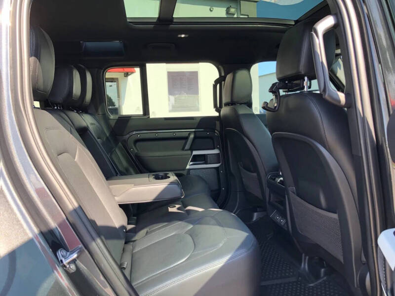 2023 Land Rover Defender 110 SE