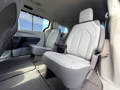 2017 Chrysler Pacifica Touring-L