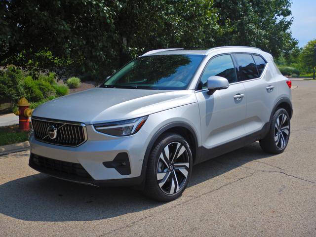 2025 Volvo XC40 B5 Plus Bright Theme