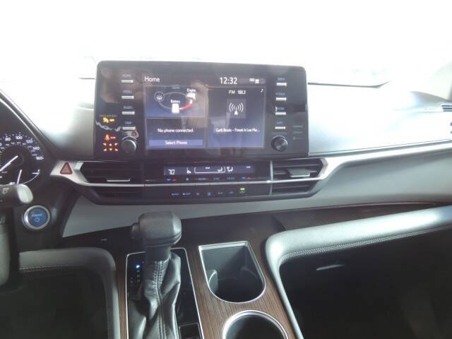 2021 Toyota Sienna LE 8-Passenger