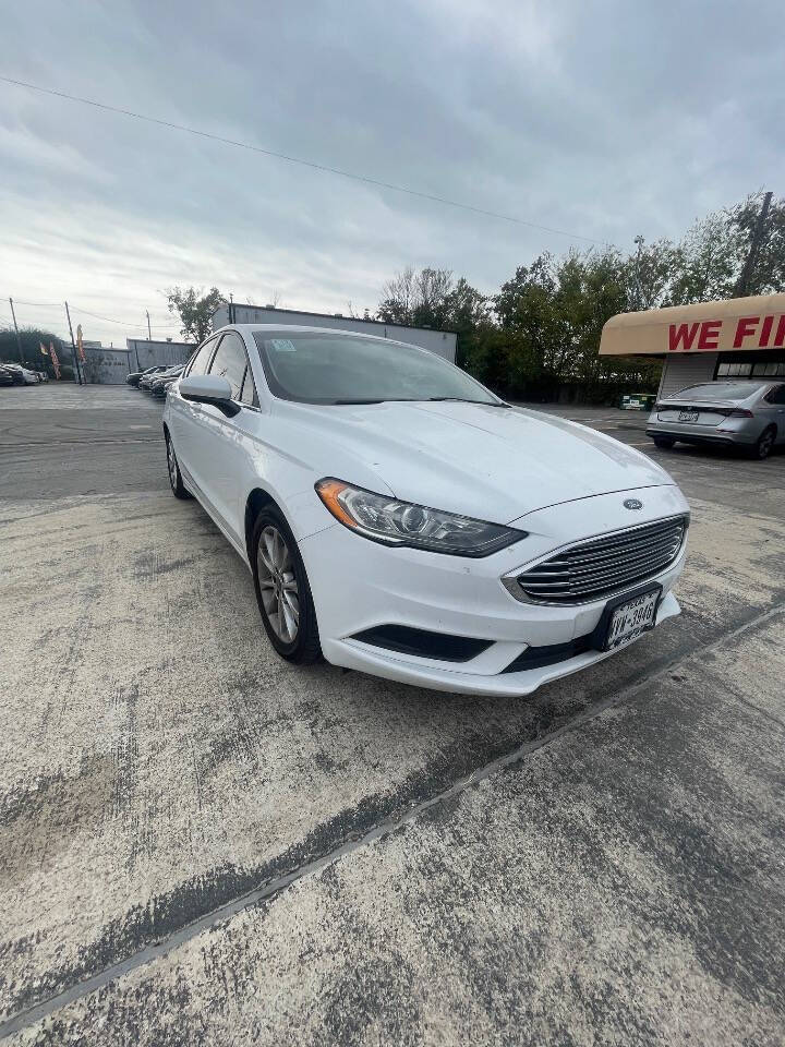 White 2017 Ford Fusion SE SE 4dr Sedan 2