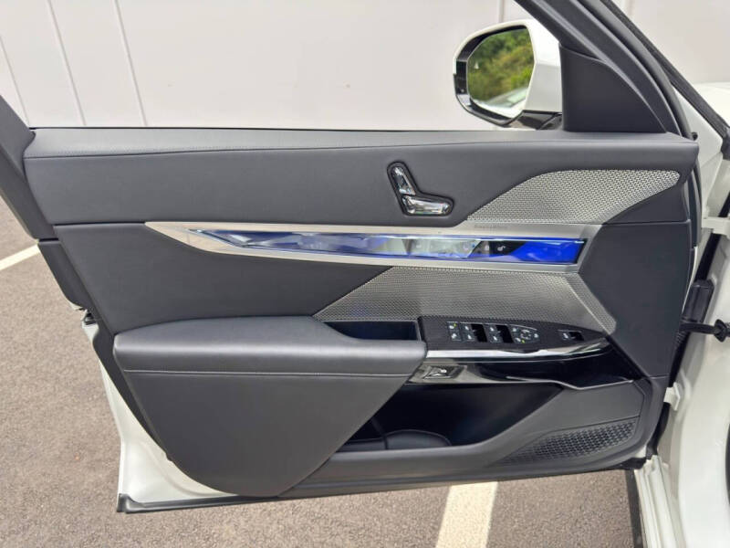 2023 BMW 7 Series 740i