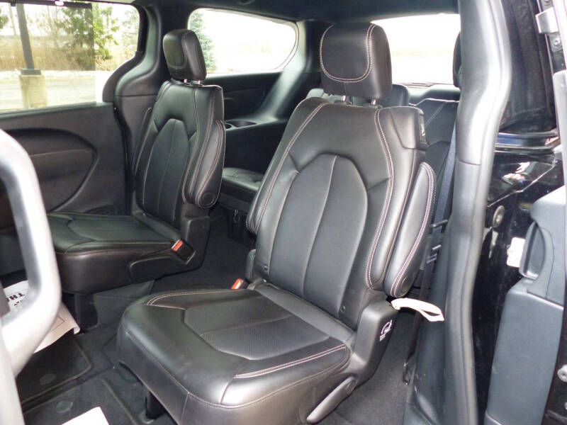 2025 Chrysler Pacifica Select