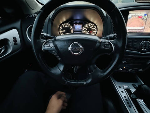 2017 Nissan Pathfinder SL