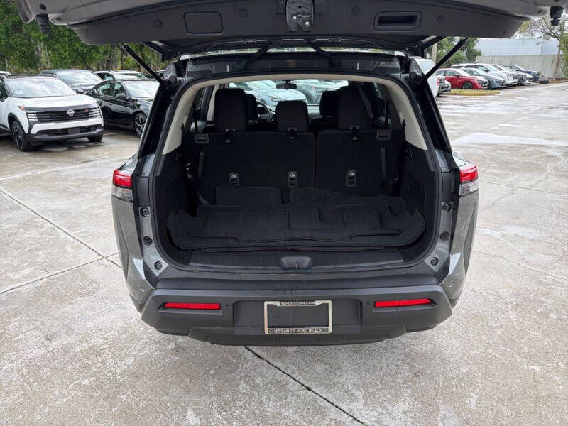 2023 Nissan Pathfinder SV