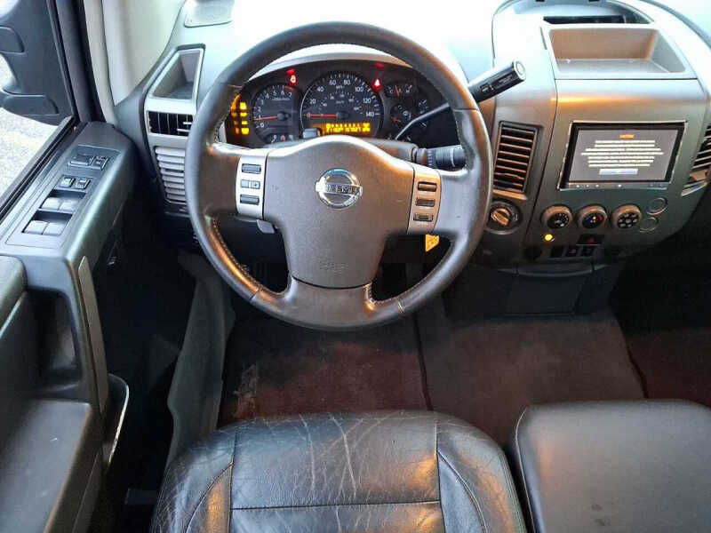 2004 Nissan Titan SE