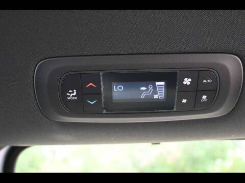 2025 Chrysler Voyager LX