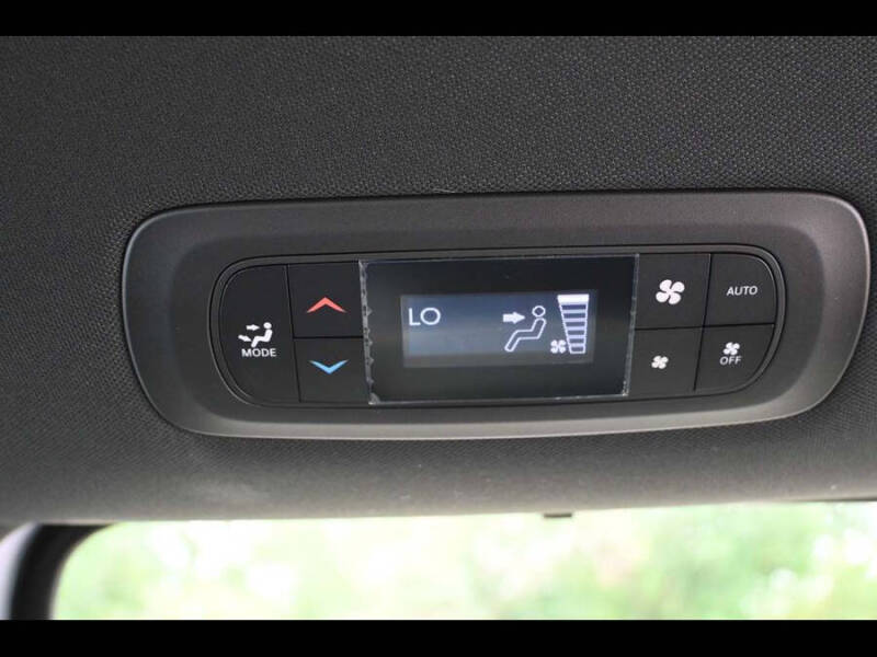 2025 Chrysler Voyager LX