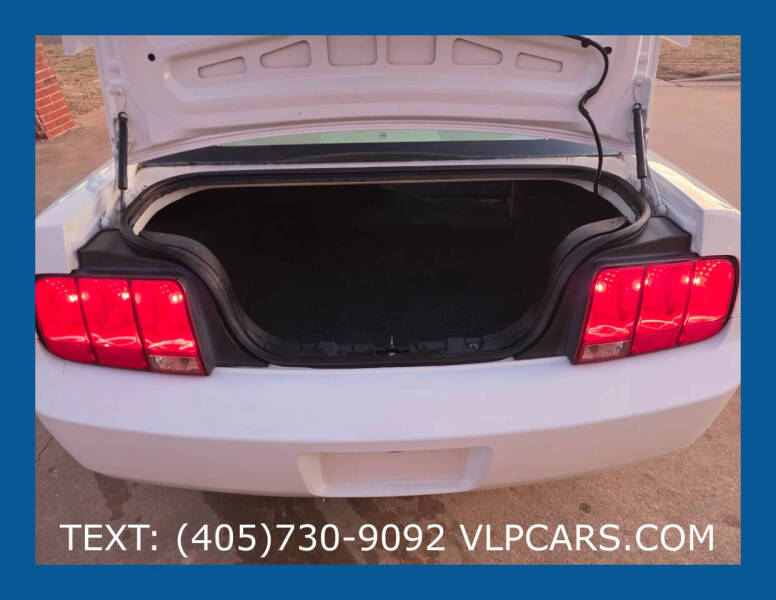 2005 Ford Mustang V6 Deluxe