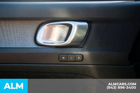 2023 Volvo XC40 B5 Plus Bright Theme