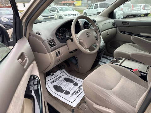 2005 Toyota Sienna LE 8 Passenger