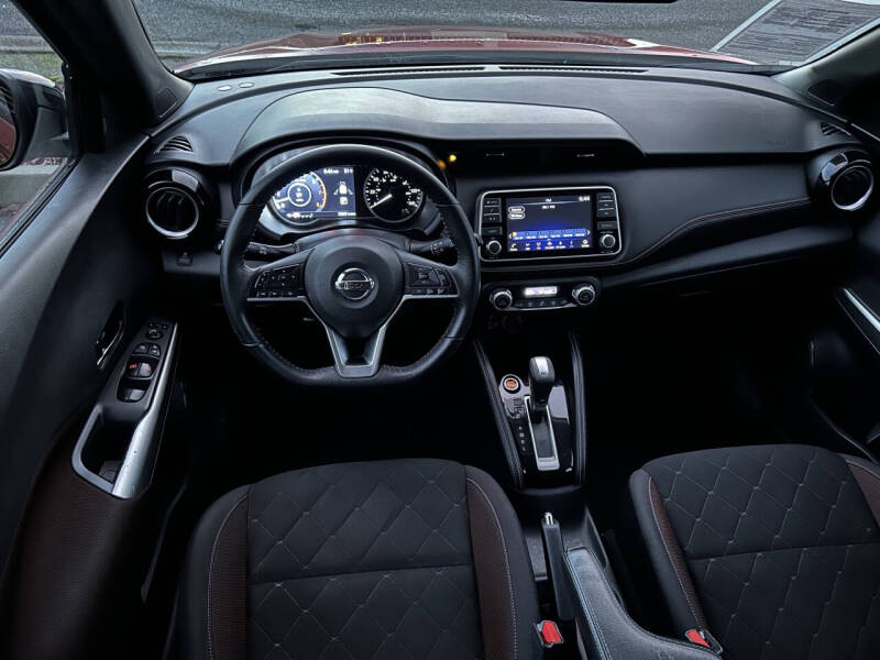 2019 Nissan Kicks SR