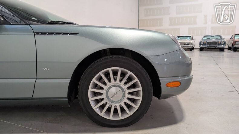 2004 Ford Thunderbird