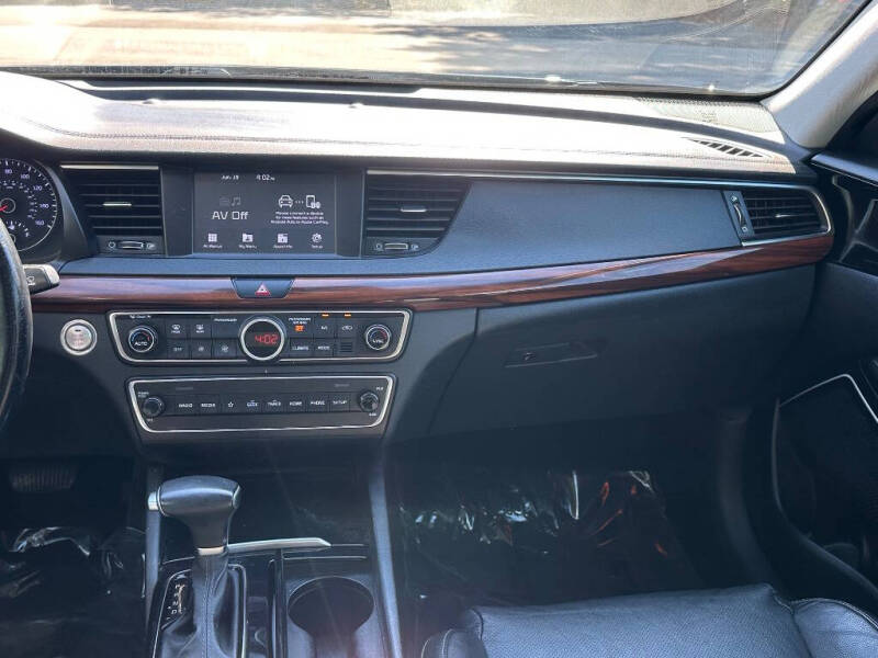 2019 Kia Cadenza Premium