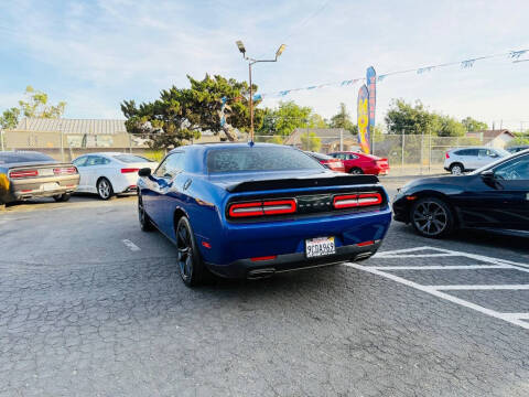 2018 Dodge Challenger SXT Plus