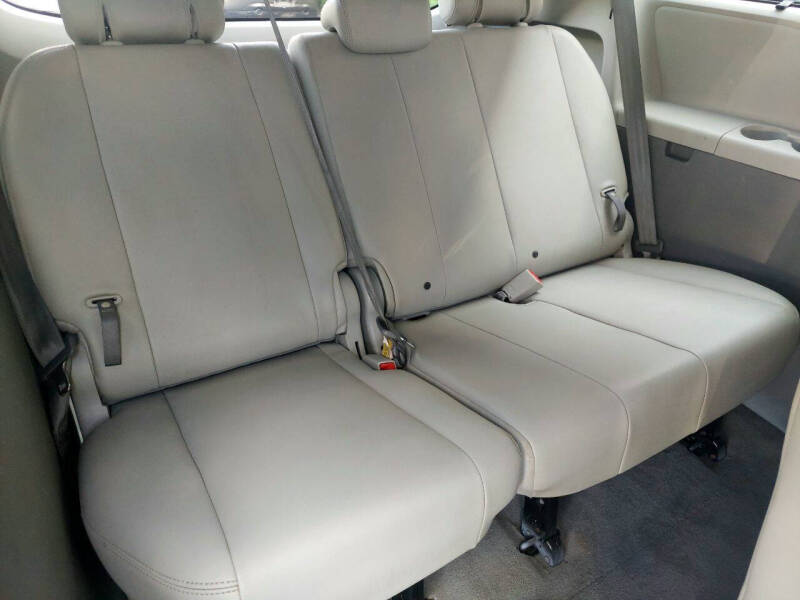 2012 Toyota Sienna XLE 8-Passenger