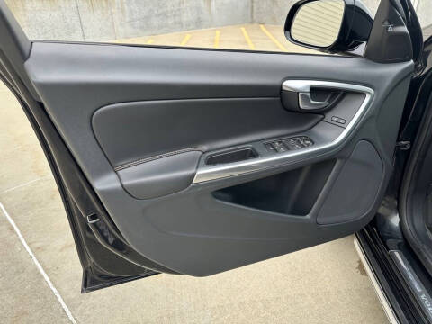 2016 Volvo V60 Cross Country T5 Platinum