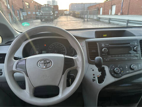 2011 Toyota Sienna Base 7-Passenger