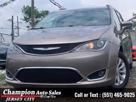 2018 Chrysler Pacifica for sale at CHAMPION AUTO SALES OF JERSEY CITY in Jersey City NJ