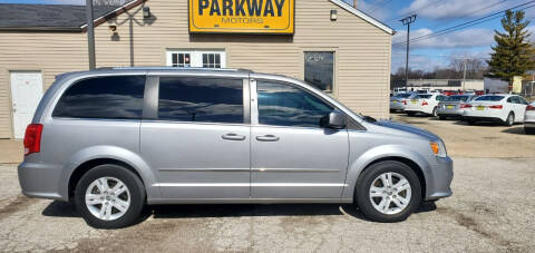 2015 Dodge Grand Caravan for sale at Parkway Motors in Springfield IL