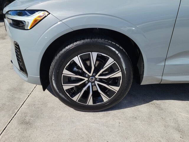 2024 Volvo XC60 B5 Core Dark Theme