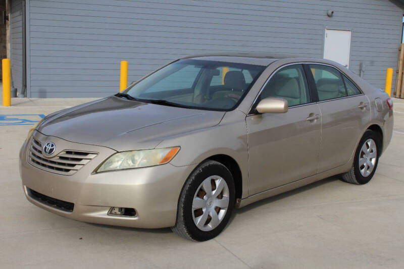 2009 Toyota Camry LE's photo